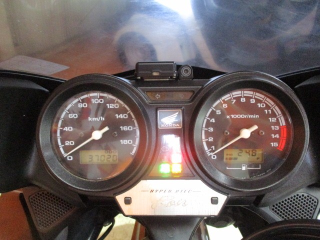 走行もまだまだの３７０２６ｋｍ！今やスマートインターも増えているので必須のＥＴＣも装備！しかも２．０